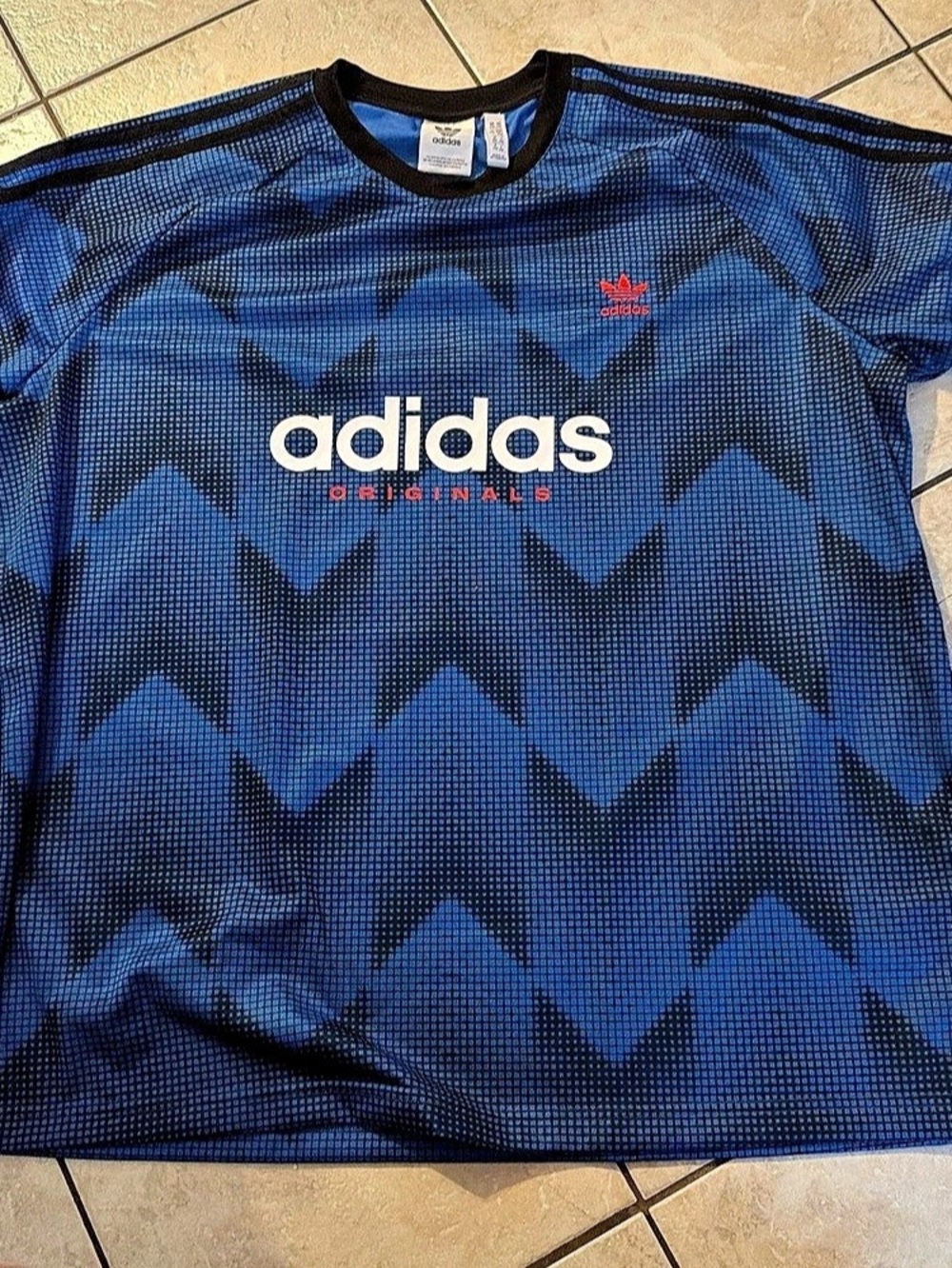 adidas Men's Blue Geometric Athletic Shorts Size Large complete set for $35